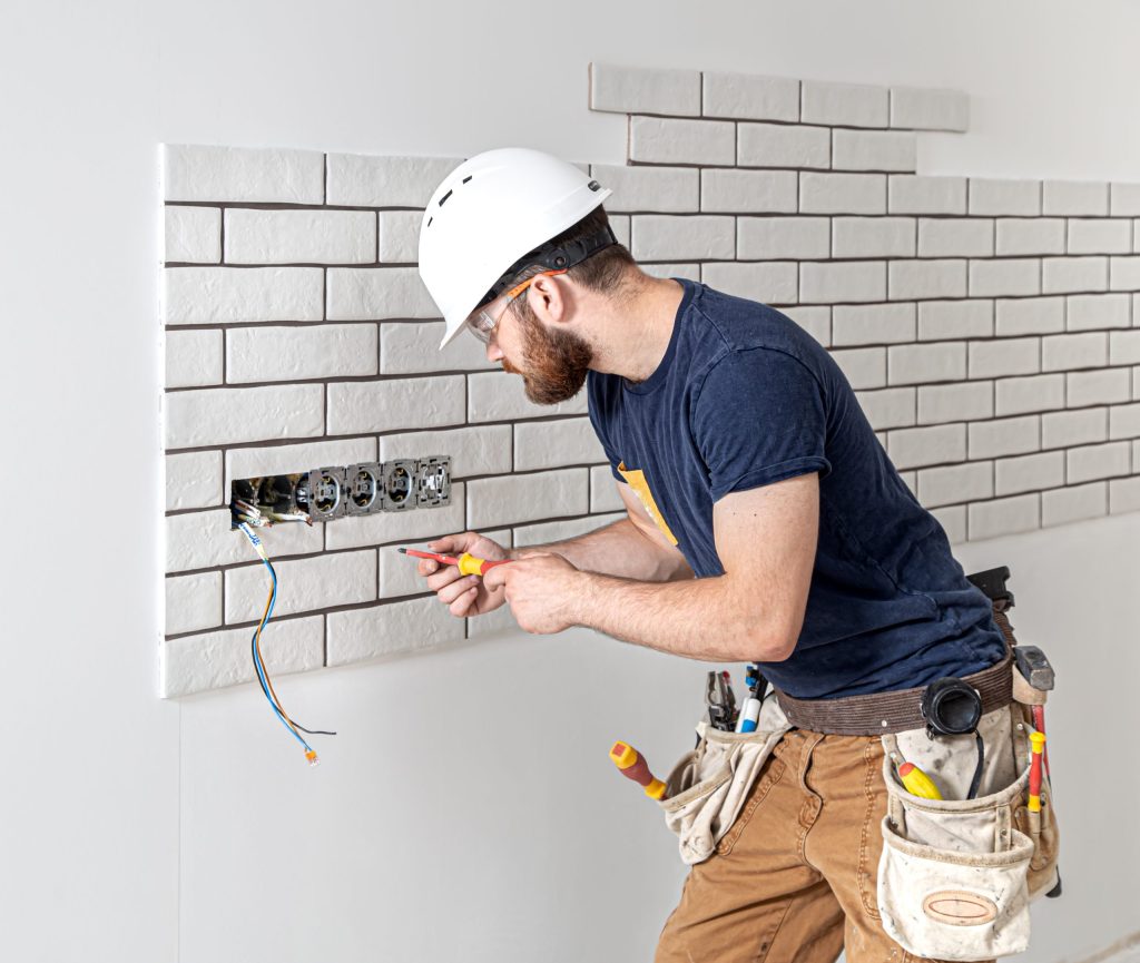 Rénovation électrique : les étapes clés pour des travaux sûrs et aux normes
